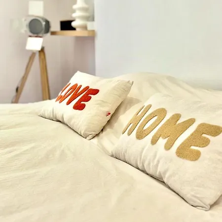 Cinema & Balneo Privatif Apartment Montfrin