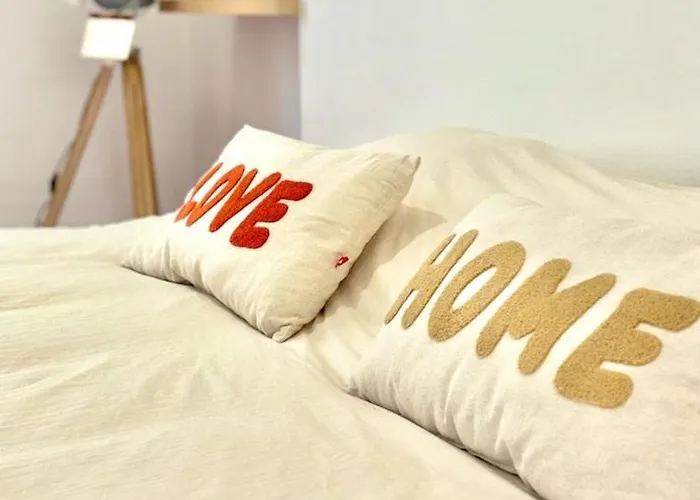 Cinema & Balneo Privatif Apartment Montfrin